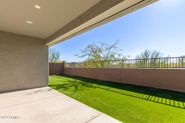 8911 W SOLANO Drive, Glendale, AZ 85305