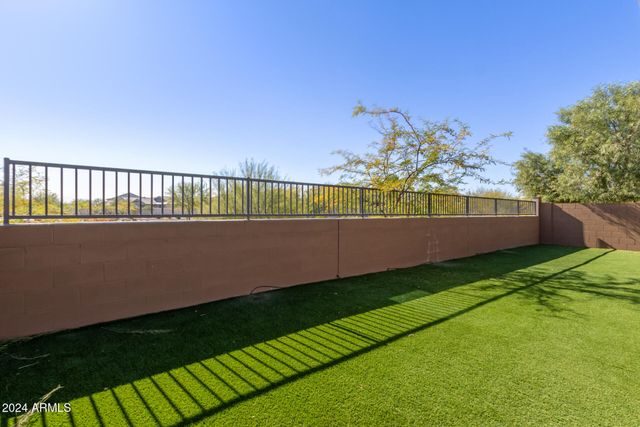 8911 W SOLANO Drive, Glendale, AZ 85305