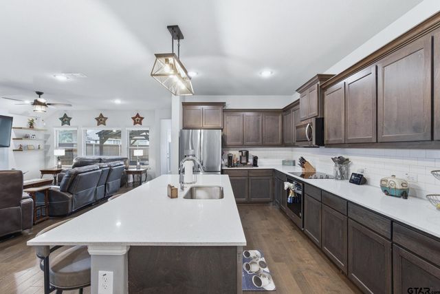 305 Ember Circle, Waxahatchie, TX 75165