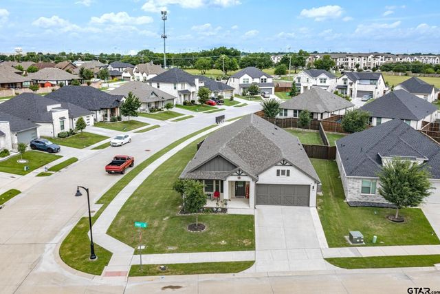 305 Ember Circle, Waxahatchie, TX 75165