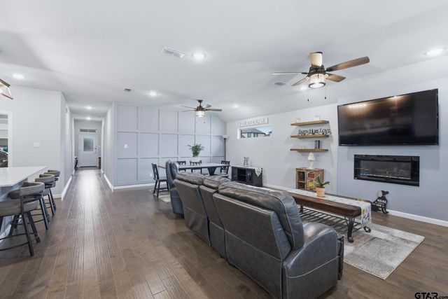 305 Ember Circle, Waxahatchie, TX 75165