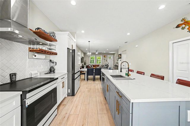 701 E HOLLYWOOD STREET, Tampa, FL 33604