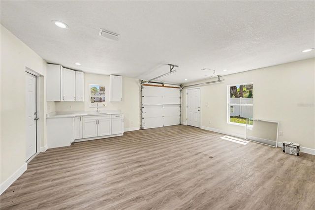 701 E HOLLYWOOD STREET, Tampa, FL 33604