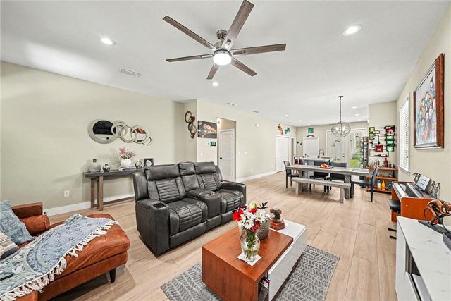 701 E HOLLYWOOD STREET, Tampa, FL 33604