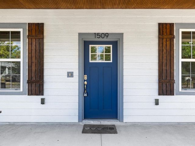 1509 E CARACAS STREET, Tampa, FL 33610