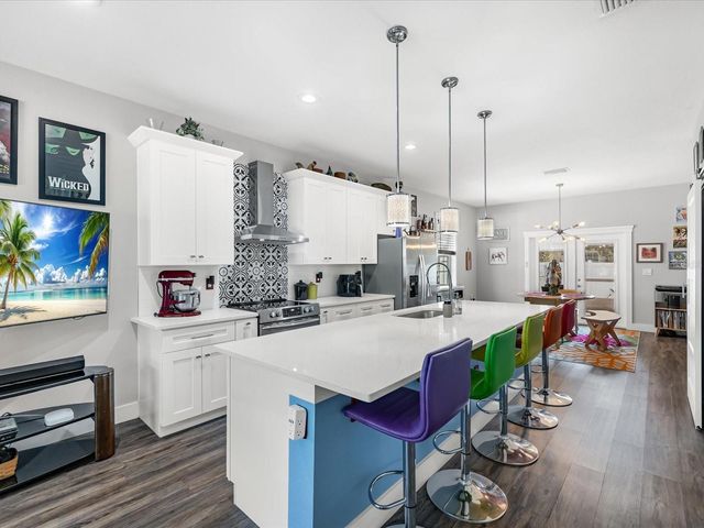 1509 E CARACAS STREET, Tampa, FL 33610