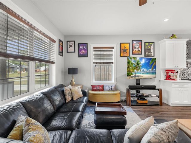 1509 E CARACAS STREET, Tampa, FL 33610