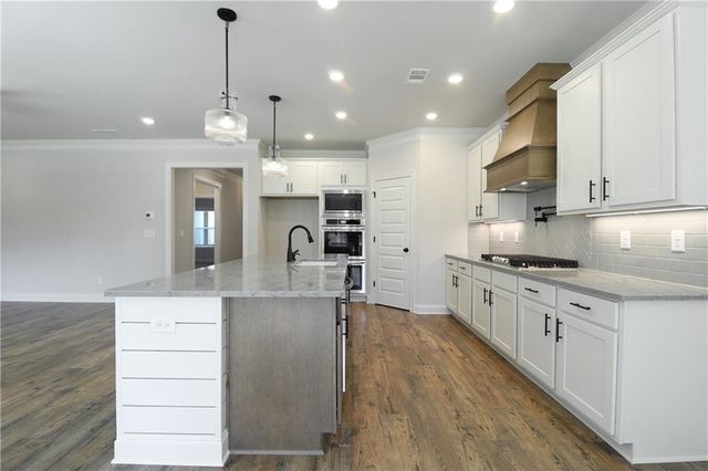 1024 Red Oak Boulevard, Loganville, GA 30052