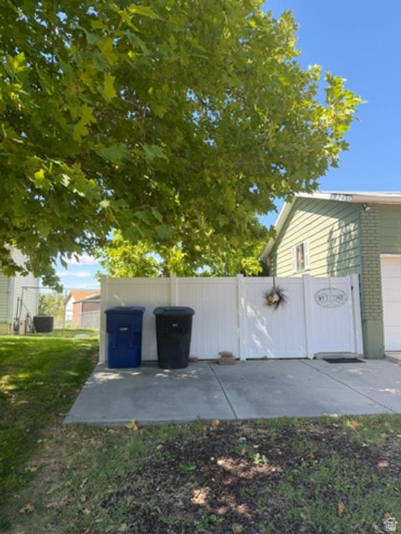 10492 S COLUMBINE WAY, Sandy, UT 84094 — photo 4