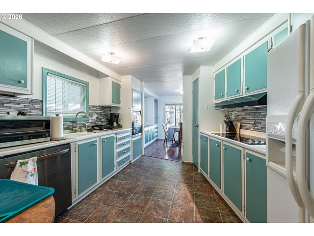 1800 LAKEWOOD Ct 59, Eugene, OR 97402