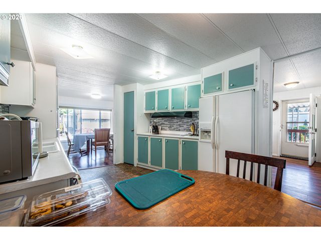 1800 LAKEWOOD Ct 59, Eugene, OR 97402