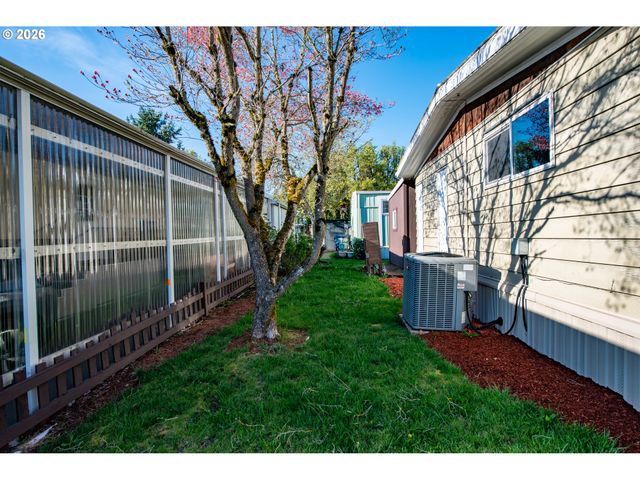 1800 LAKEWOOD Ct 59, Eugene, OR 97402