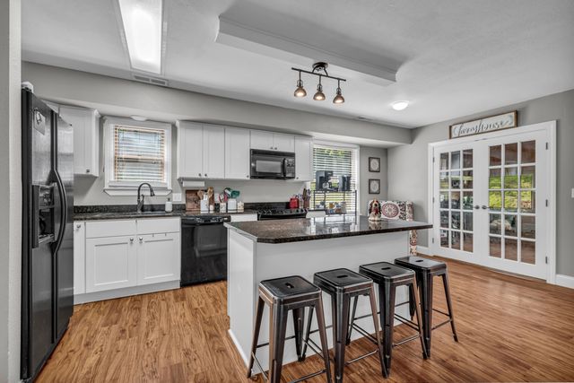 1903 Catalina Drive, West Plains, MO 65775