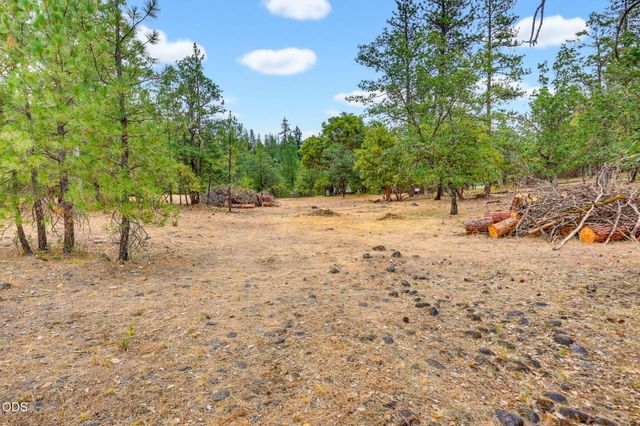 2697 Old Ferry Road, Shady Cove, OR 97539