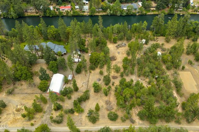 2697 Old Ferry Road, Shady Cove, OR 97539