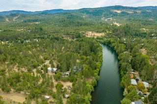 2697 Old Ferry Road, Shady Cove, OR 97539
