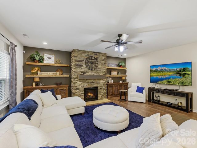 7042 Morganford Road, Charlotte, NC 28211
