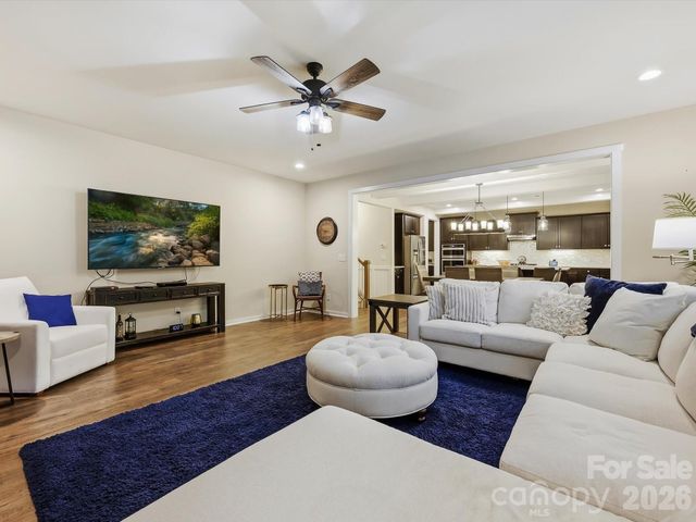 7042 Morganford Road, Charlotte, NC 28211