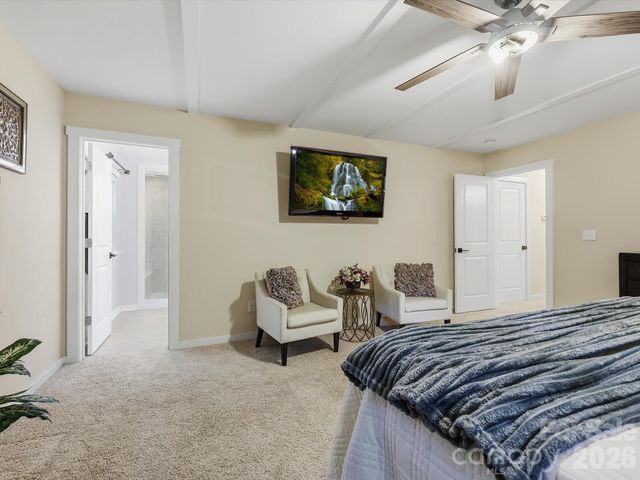 7042 Morganford Road, Charlotte, NC 28211