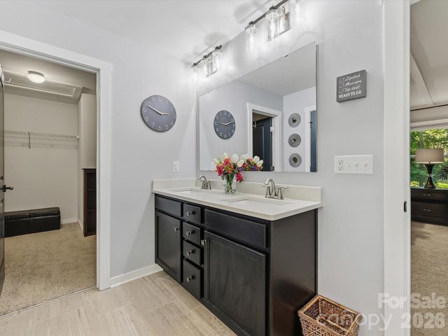 7042 Morganford Road, Charlotte, NC 28211
