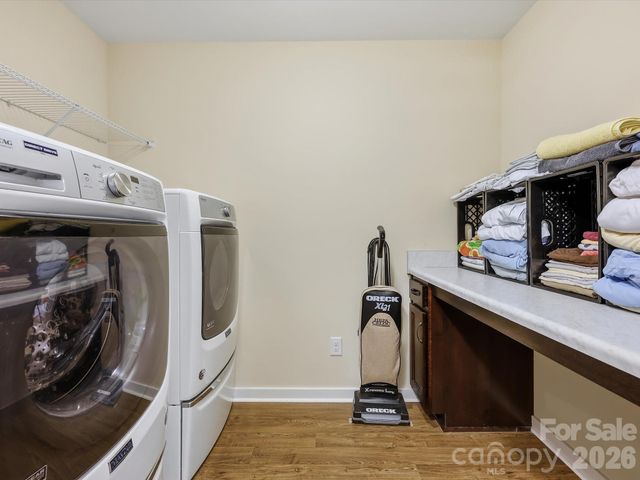 7042 Morganford Road, Charlotte, NC 28211