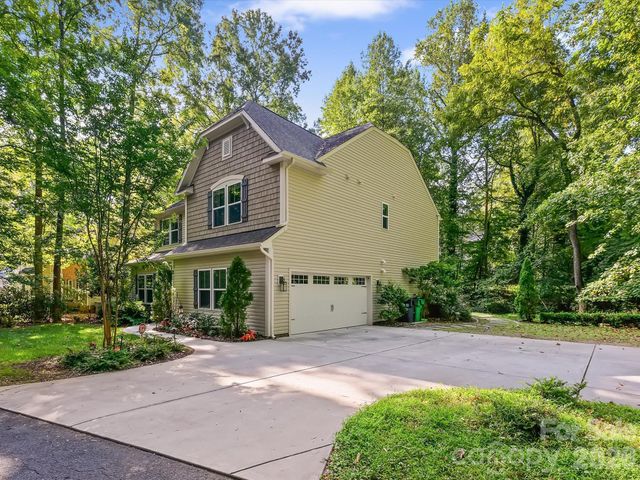 7042 Morganford Road, Charlotte, NC 28211