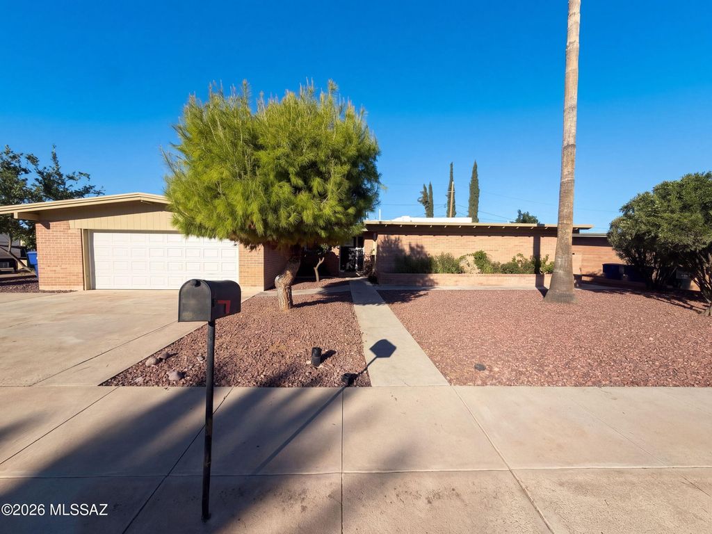 100 S Monitor Place, Tucson, AZ 85710