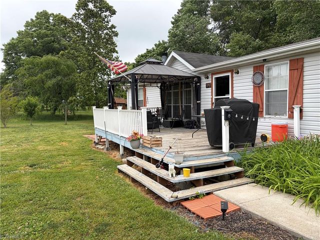 1090 Chestnut Grove Road, King, NC 27021