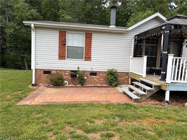 1090 Chestnut Grove Road, King, NC 27021