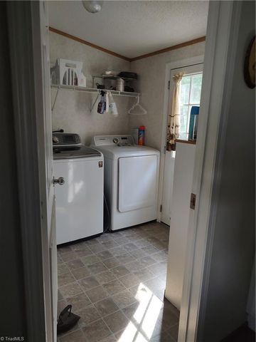 1090 Chestnut Grove Road, King, NC 27021