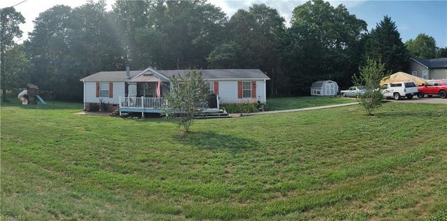 1090 Chestnut Grove Road, King, NC 27021