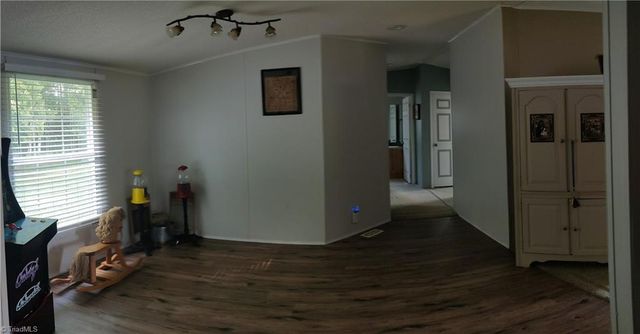 1090 Chestnut Grove Road, King, NC 27021
