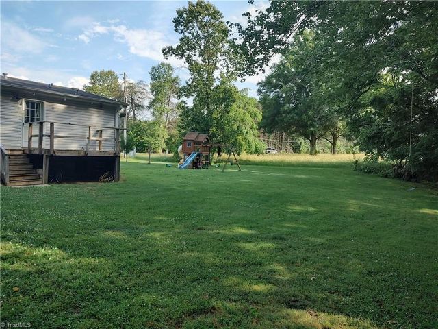 1090 Chestnut Grove Road, King, NC 27021