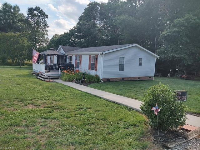 1090 Chestnut Grove Road, King, NC 27021
