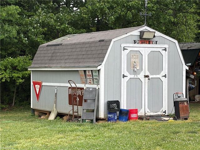1090 Chestnut Grove Road, King, NC 27021