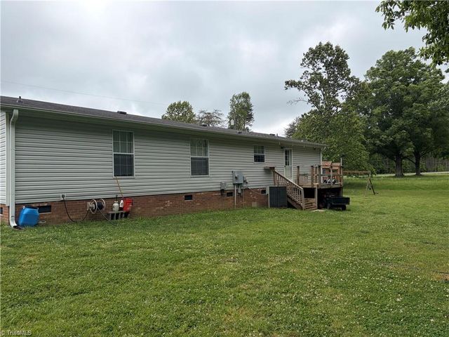 1090 Chestnut Grove Road, King, NC 27021