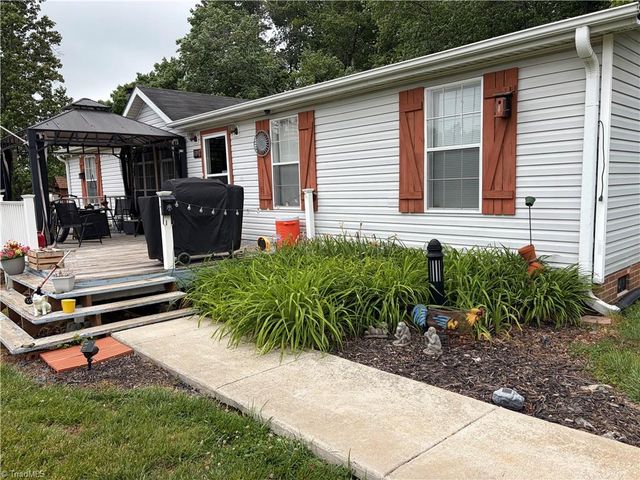 1090 Chestnut Grove Road, King, NC 27021
