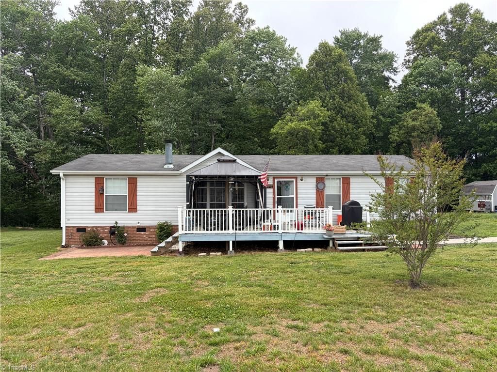 1090 Chestnut Grove Road, King, NC 27021