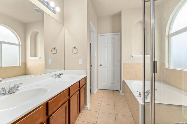 10814 MUSTANG OAK DR, San Antonio, TX 78254