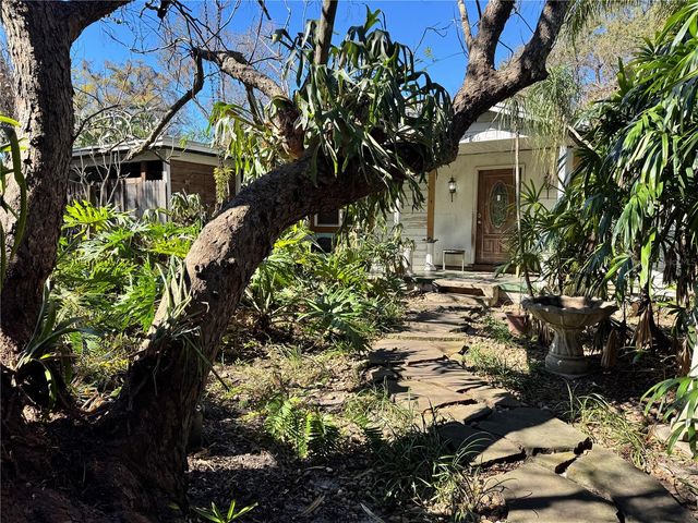 8716 N TEMPLE AVENUE, Tampa, FL 33617