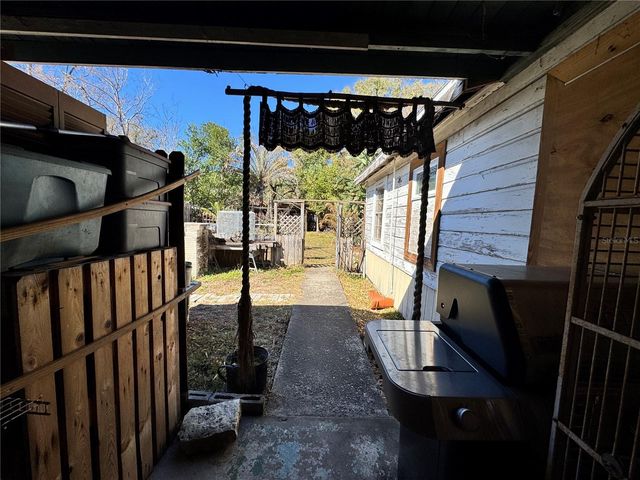 8716 N TEMPLE AVENUE, Tampa, FL 33617