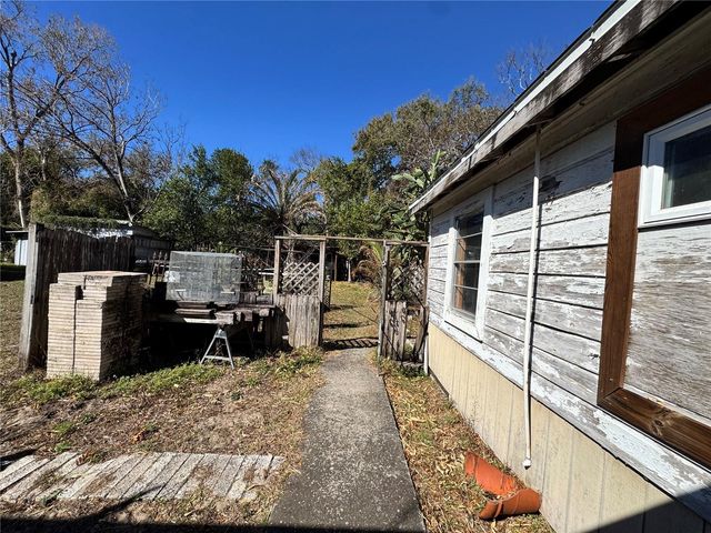 8716 N TEMPLE AVENUE, Tampa, FL 33617