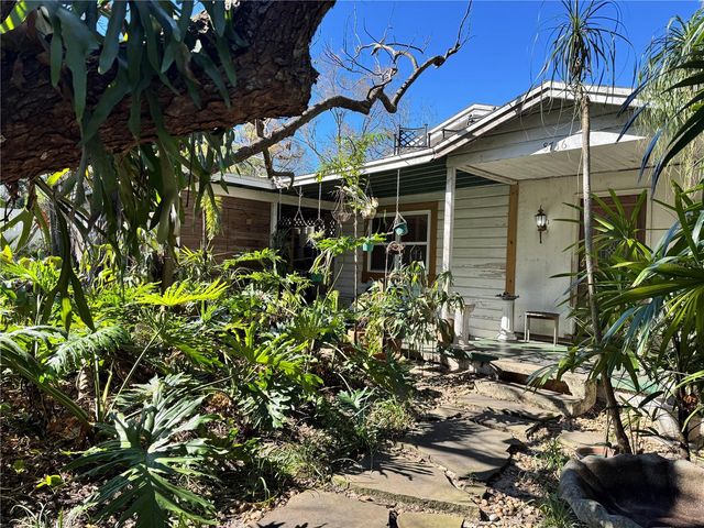 8716 N TEMPLE AVENUE, Tampa, FL 33617