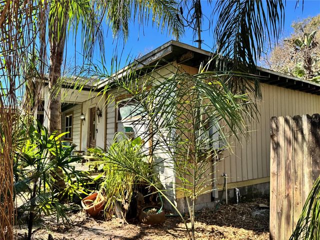 8716 N TEMPLE AVENUE, Tampa, FL 33617