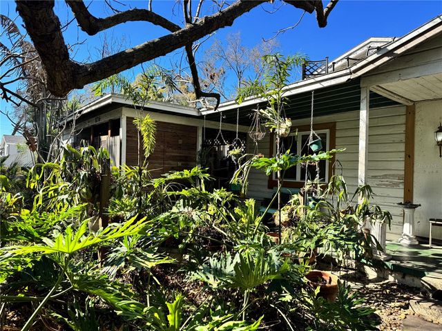 8716 N TEMPLE AVENUE, Tampa, FL 33617