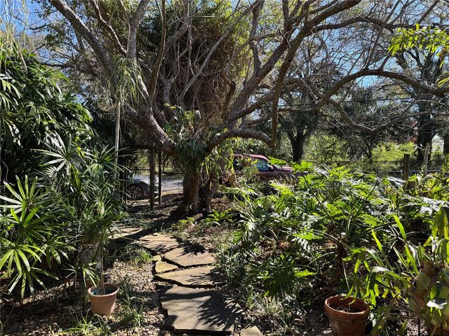 8716 N TEMPLE AVENUE, Tampa, FL 33617