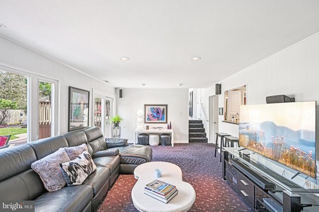 2 WARWICK CT, Mount Laurel, NJ 08054