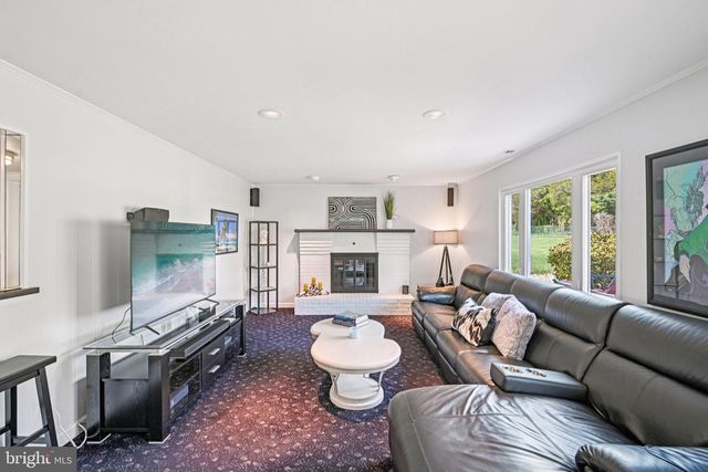 2 WARWICK CT, Mount Laurel, NJ 08054