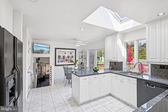 2 WARWICK CT, Mount Laurel, NJ 08054