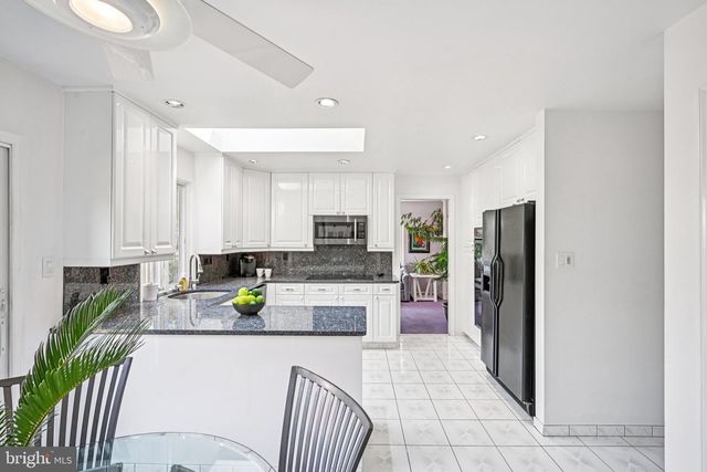 2 WARWICK CT, Mount Laurel, NJ 08054